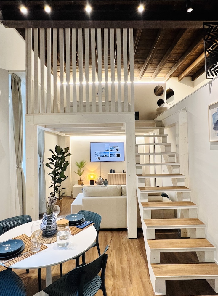 Tarra Luxury Suite — 4-Star Luxury Hotel in Milan, Italy