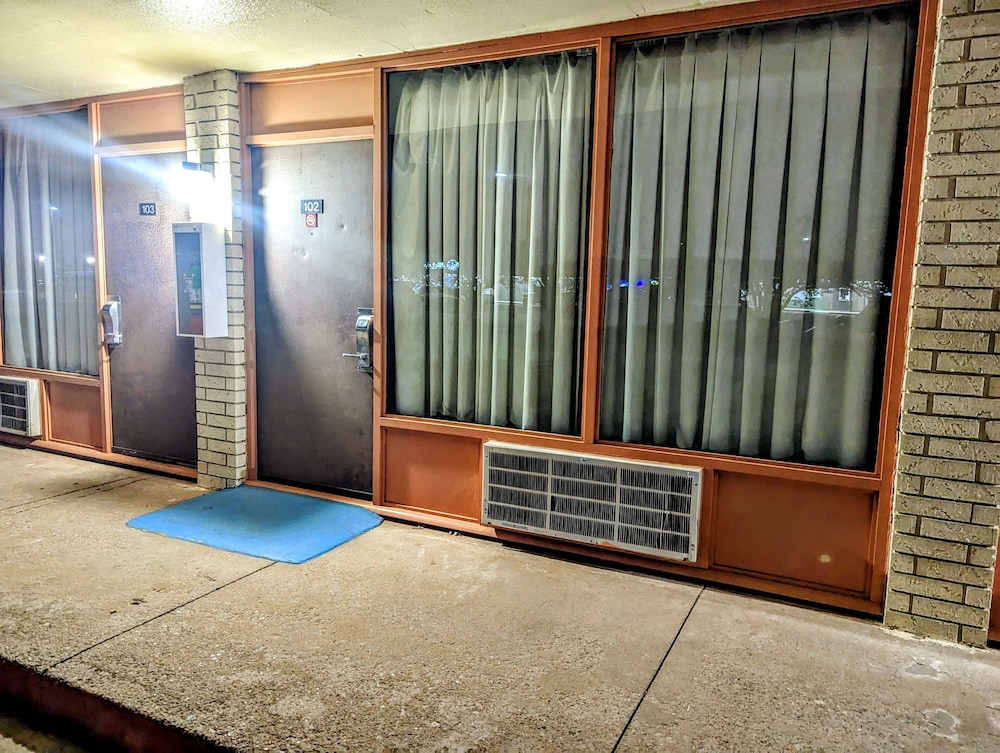 Luxury Inn - photo 8