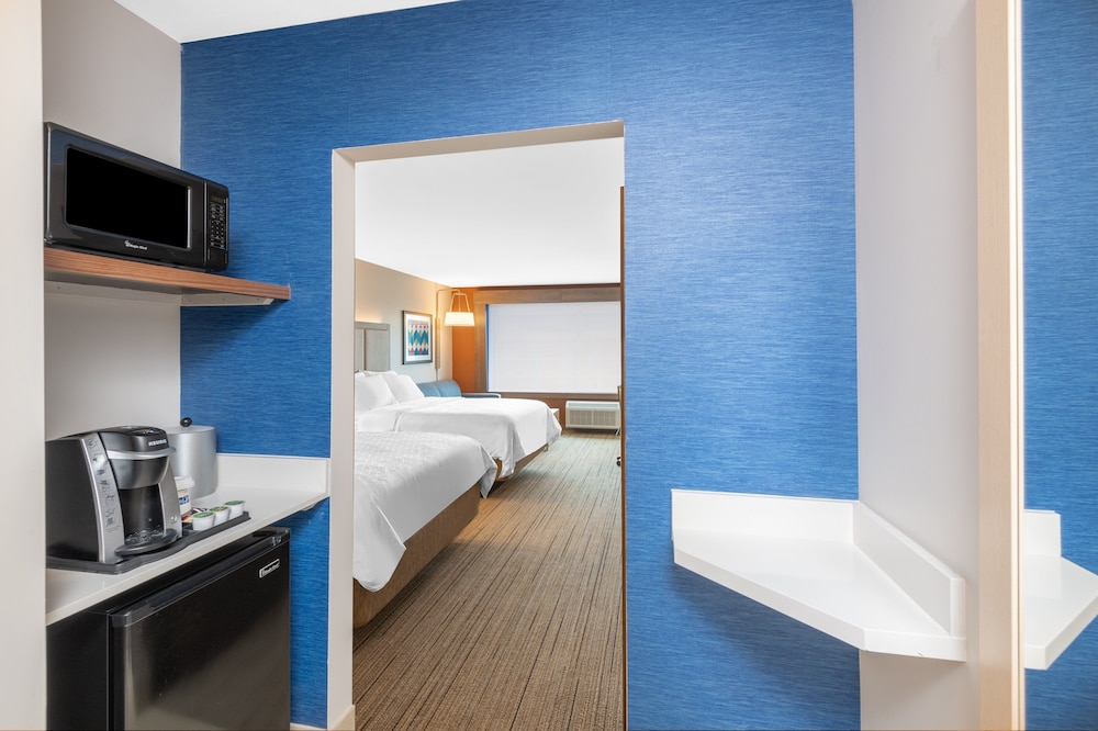 Holiday Inn Express & Suites Phoenix Airport North by IHG - photo 62