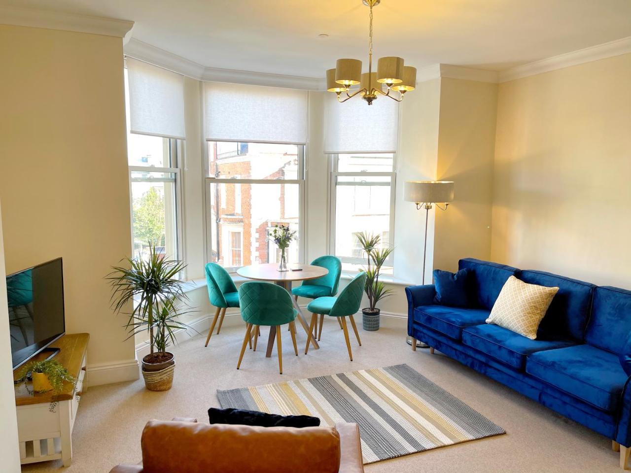 Stylish apartment with free parking lift & views — 4-Star Luxury Hotel in Scarborough, United Kingdom