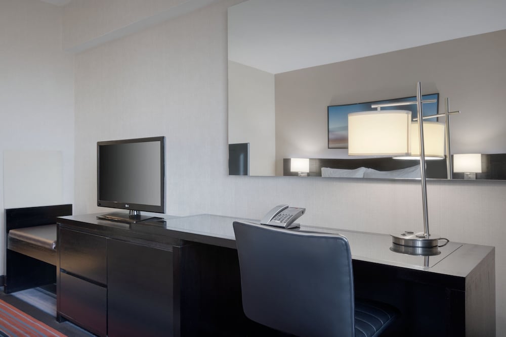 Courtyard by Marriott New York JFK Airport - photo 6