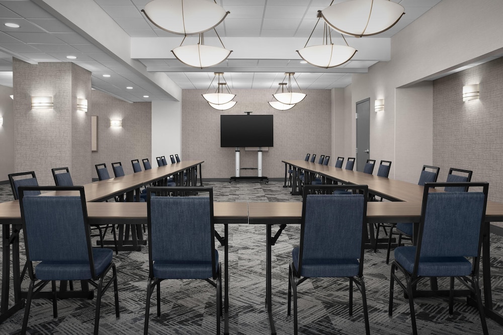 Hampton Inn Indianapolis Downtown Across from Circle Centre - photo 39