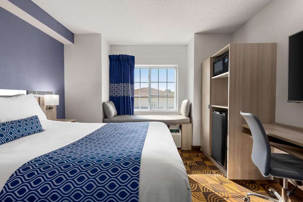 Microtel Inn & Suites by Wyndham Lincoln - photo 16