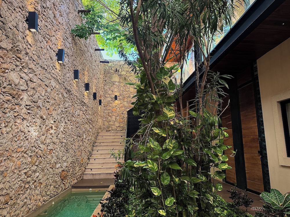 Hotel Travertino - carbon neutral hotel in Merida