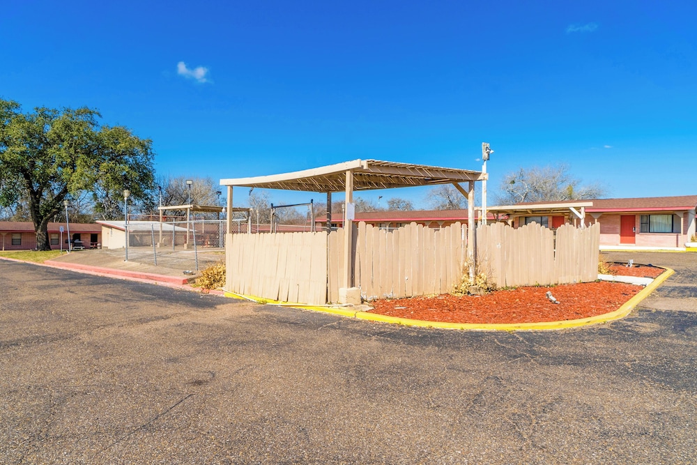 Oyo Hotel Beeville Us 181 - photo 105