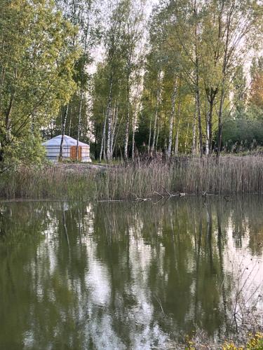 Yourte du Pied de Loup — hotel in Saint-Thibault-Des-Vignes
