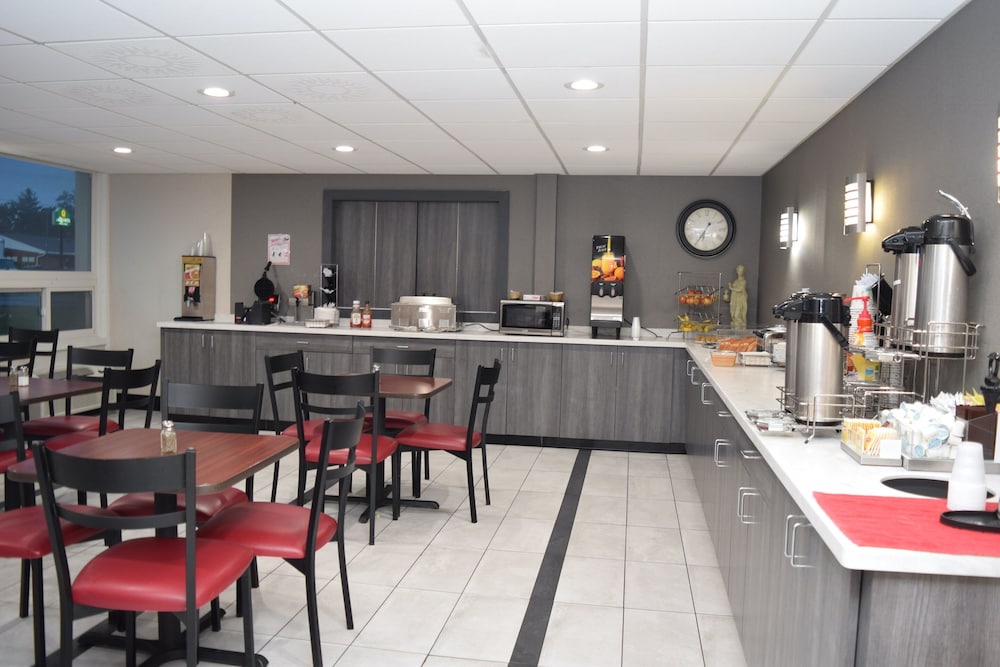 Red Roof Inn Batavia - photo 26