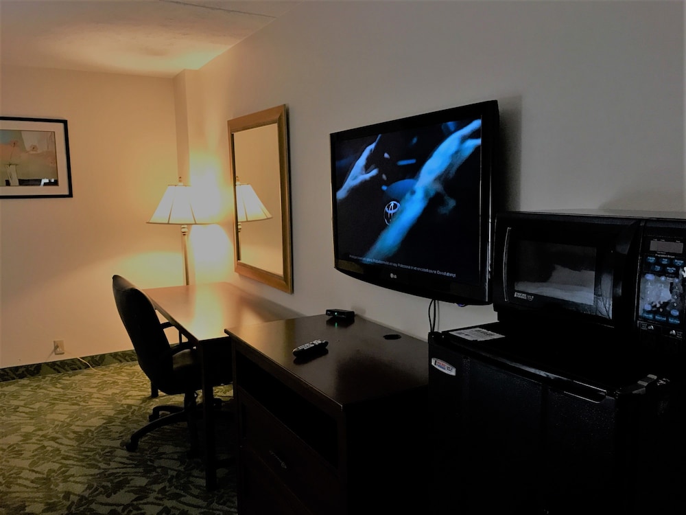 Travelodge by Wyndham Houghton Lake - photo 13