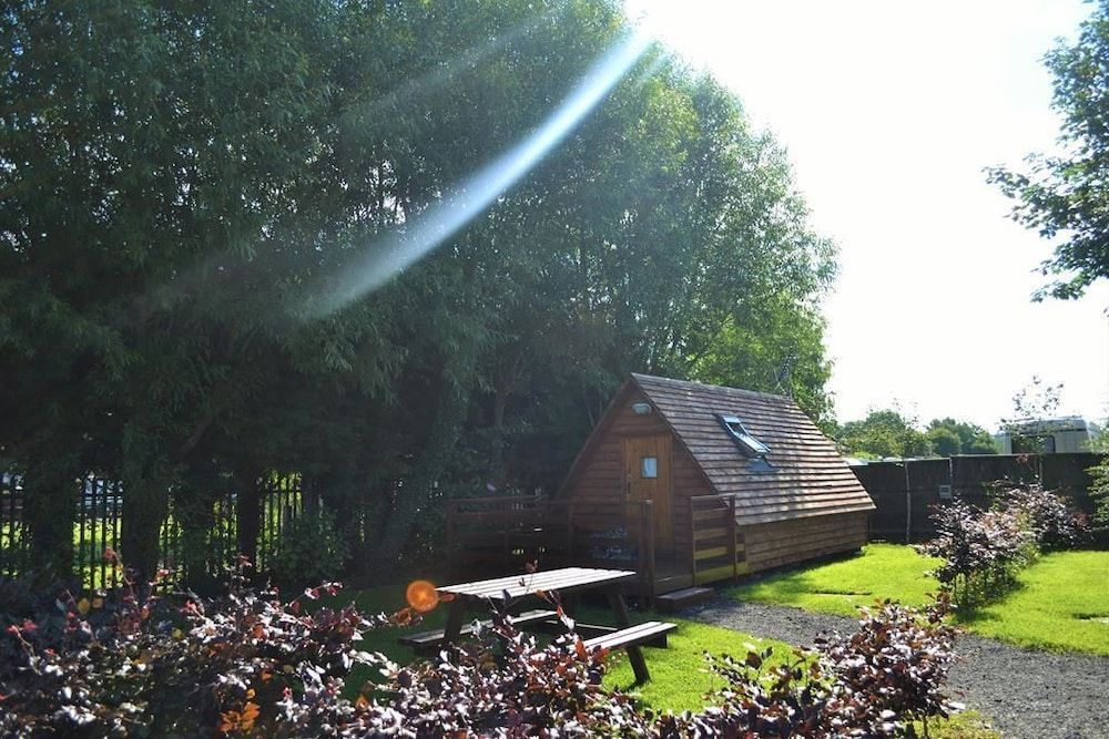 Royal Umpire Caravan Park — hotel in Leyland
