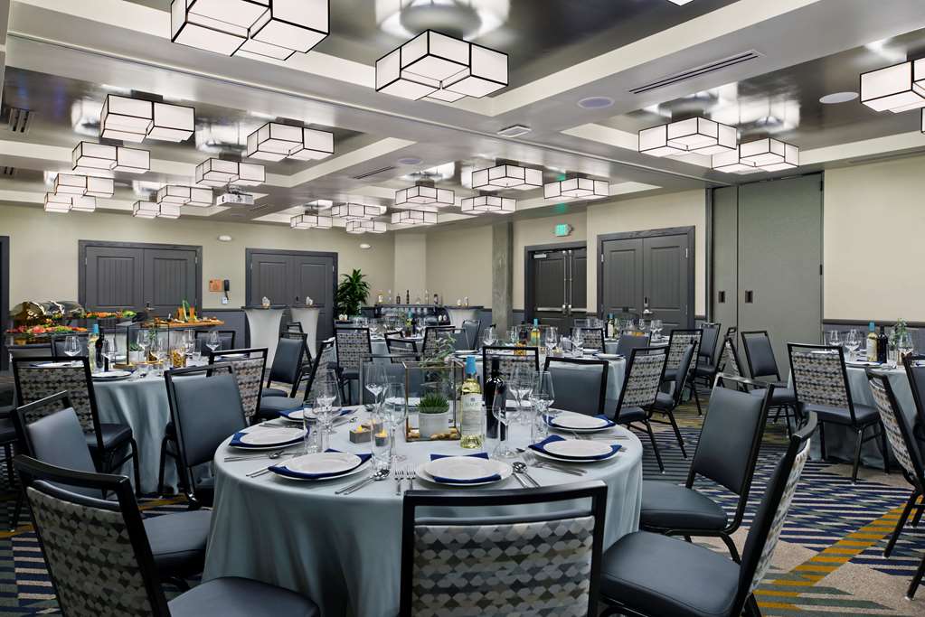 Oxford Suites Paso Robles - photo 15