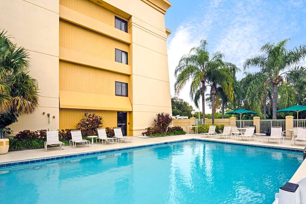 La Quinta Inn & Suites by Wyndham Miami Airport East - photo 17