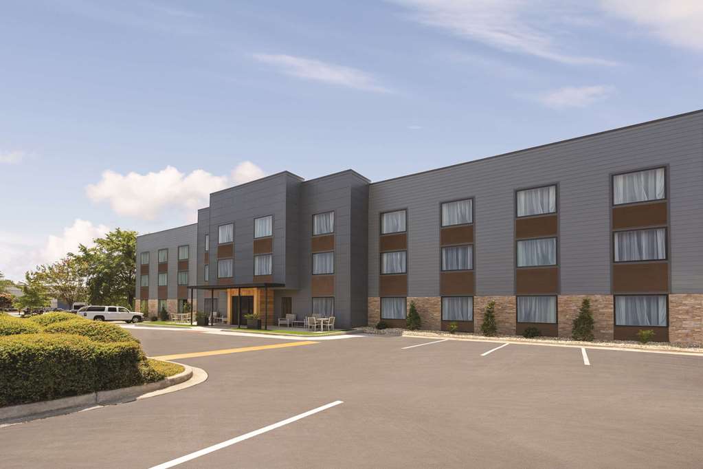 Country Inn & Suites by Radisson Savannah Midtown GA - photo 2