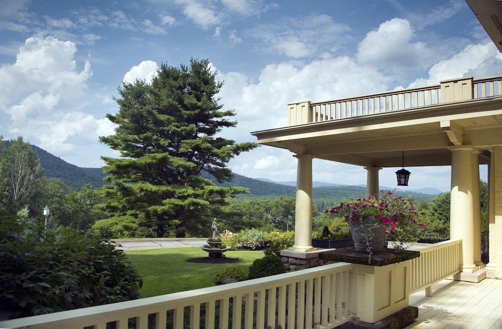 The Manor On Golden Pond — hotel in Holderness