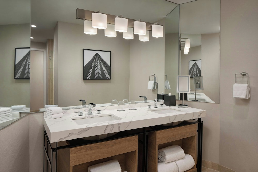 Sheraton Suites Chicago O'Hare - photo 42