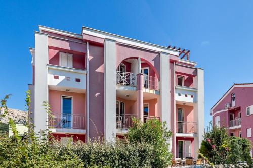 350 Meter bis zum tollen langen Strand in Baska — 4-Star Luxury Hotel in Baska, Croatia