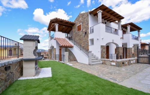 Stunning Apartment In Olia Speciosa — 4-Star Luxury Hotel in Olia Speciosa, Italy