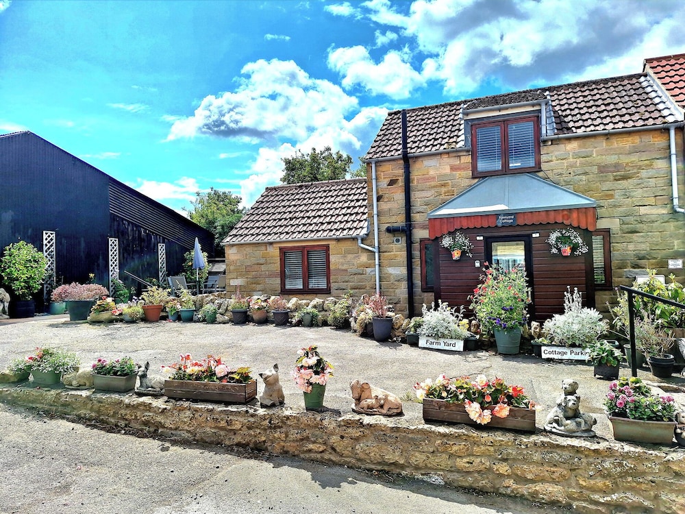 Farm Yard Cottage — 4-Star Luxury Hotel in Pickering, United Kingdom