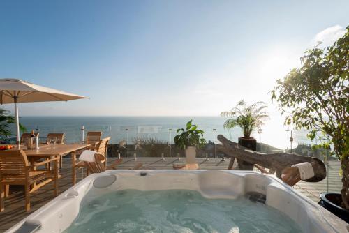 Cliffhanger House Sleeps 12 14 Sea Views & Hot Tub — 4-Star Luxury Hotel in Hastings, United Kingdom