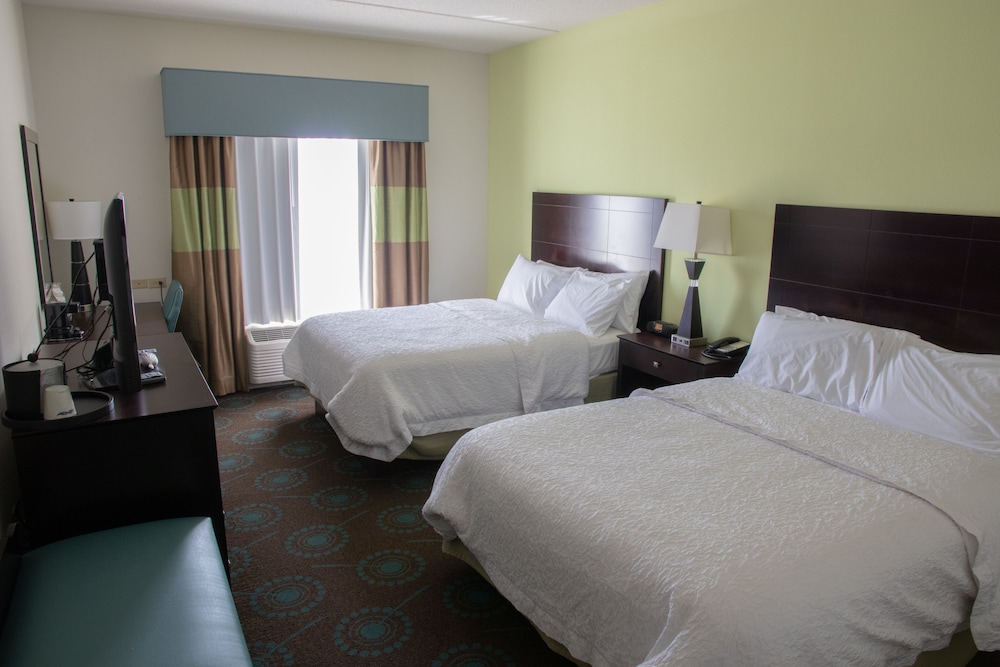Hampton Inn Fayetteville - photo 8