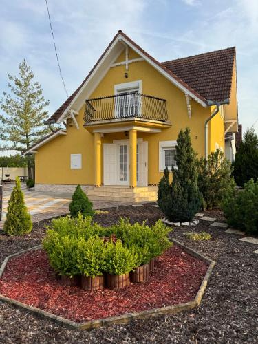 Flamingó Apartman Kiskunmajsa — 4-Star Luxury Hotel in Kiskunmajsa, Hungary