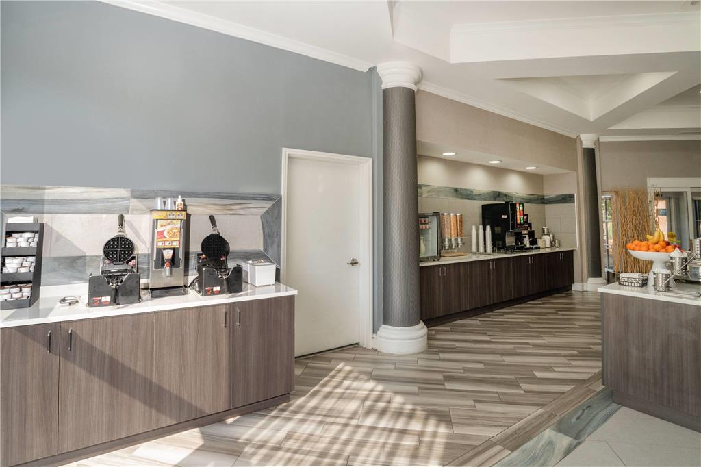 La Quinta Inn & Suites by Wyndham Birmingham Hoover - photo 57