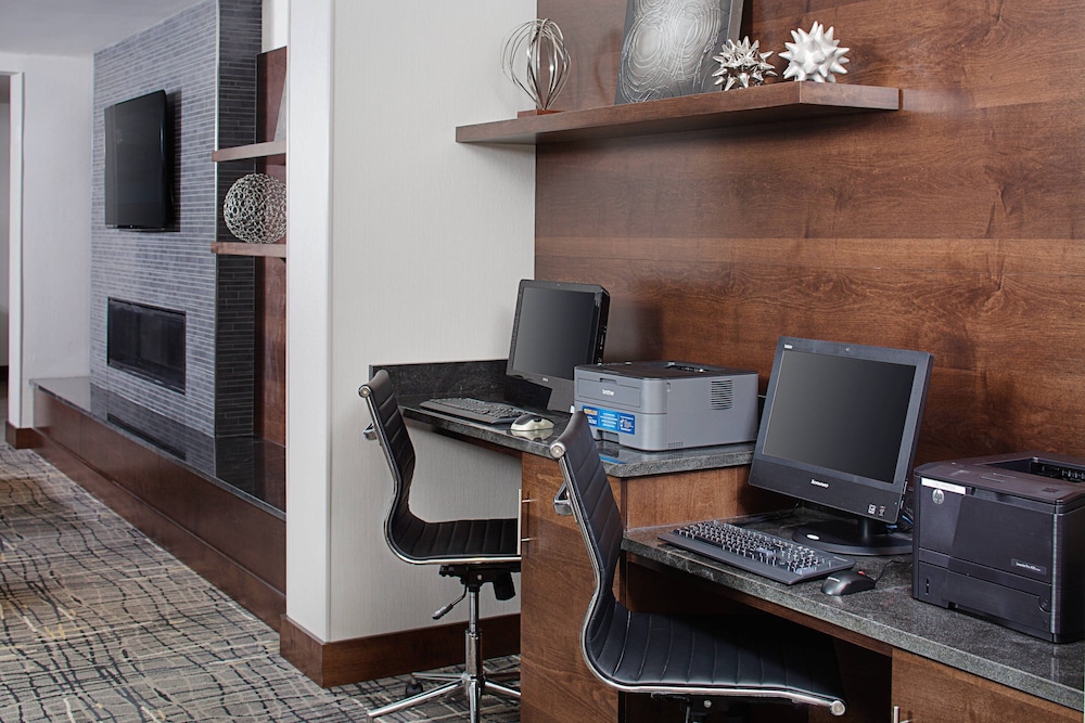 Courtyard by Marriott Manchester Boston Regional Airport - photo 27