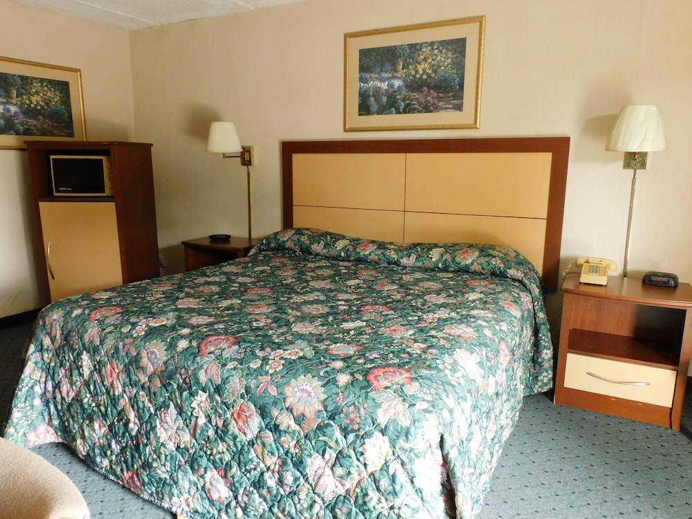 Camilla Inn & Suites - photo 12