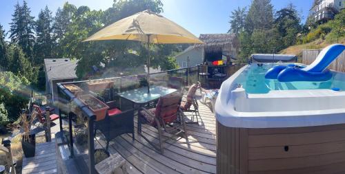 Trader Vics Tiki Bar n Grill in Nanaimo, Canada