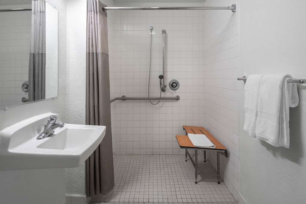 Motel 6 Santa Barbara CA State Street - photo 19