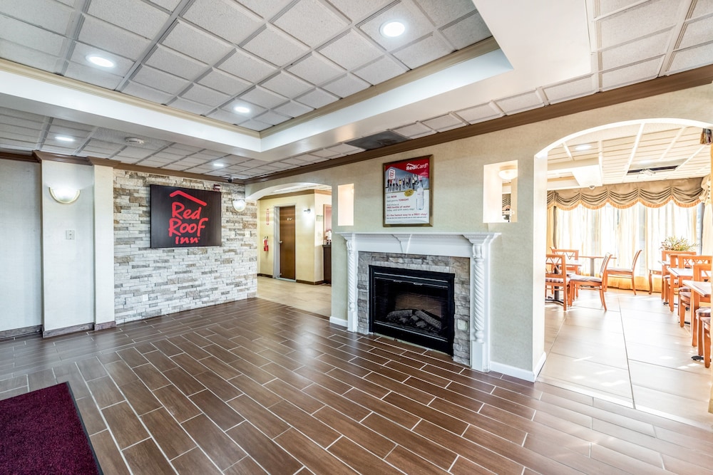 Red Roof Inn & Suites Clinton TN - photo 2