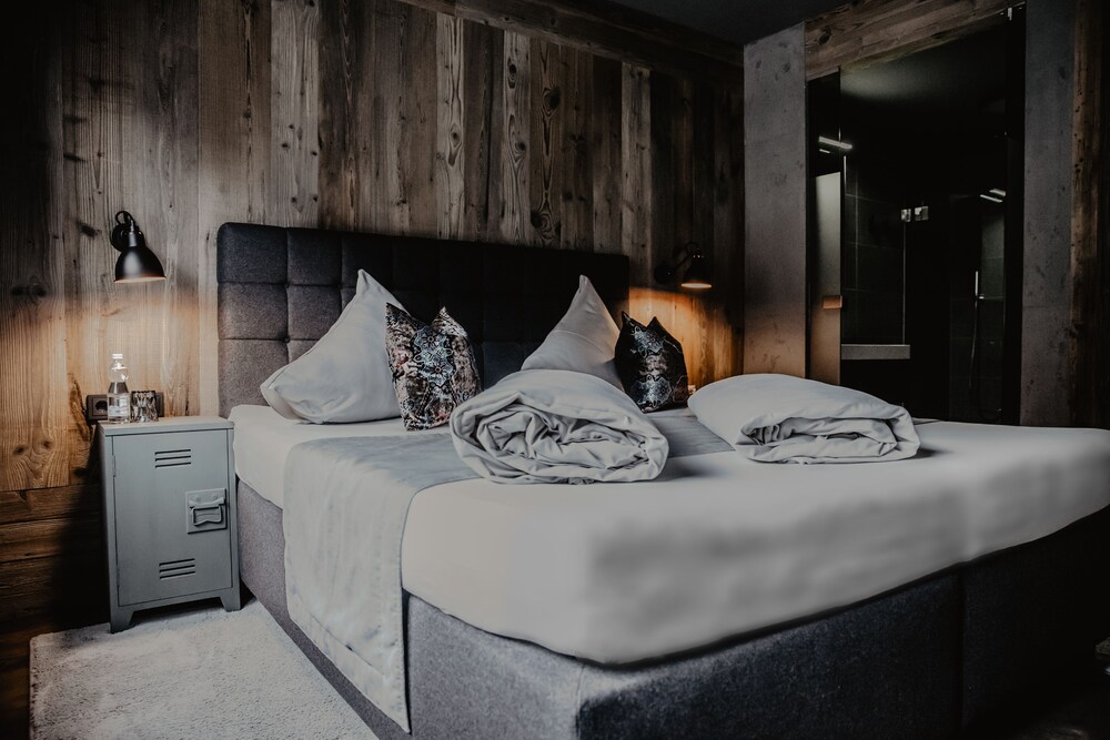 Black Eagle Luxury Loft Appartement — 4-Star Luxury Hotel in Mayrhofen, Austria