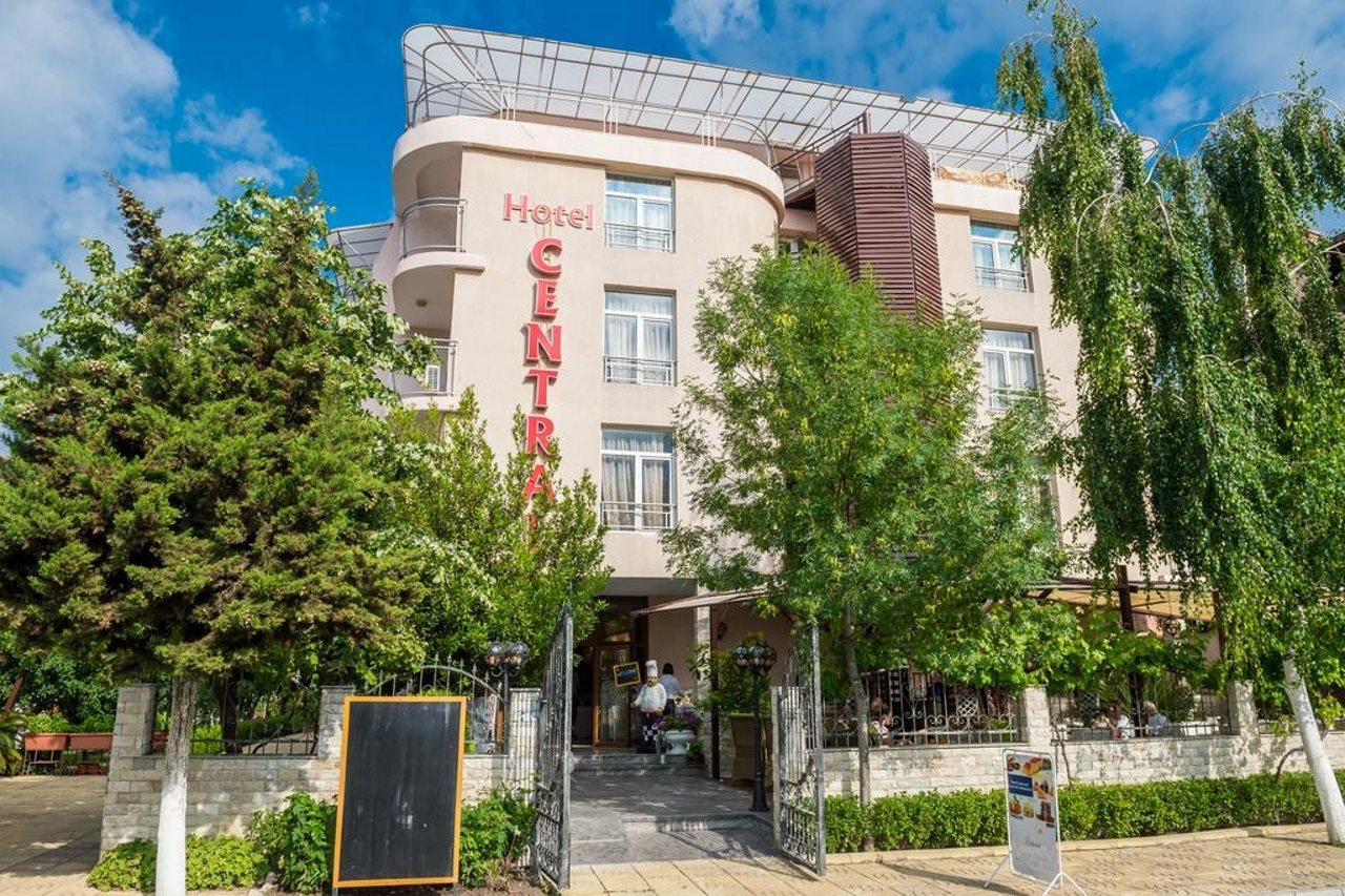 Central - carbon neutral hotel in Nesebar