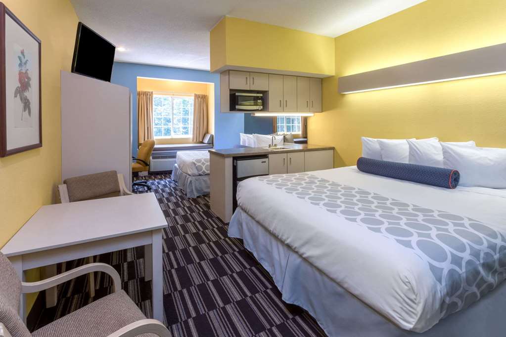 Microtel Inn & Suites by Wyndham Stockbridge Atlanta I 75 - photo 21