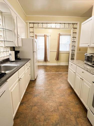 1st Base Apt 1 All Star Baseball Rentals — Oneonta — photo 3