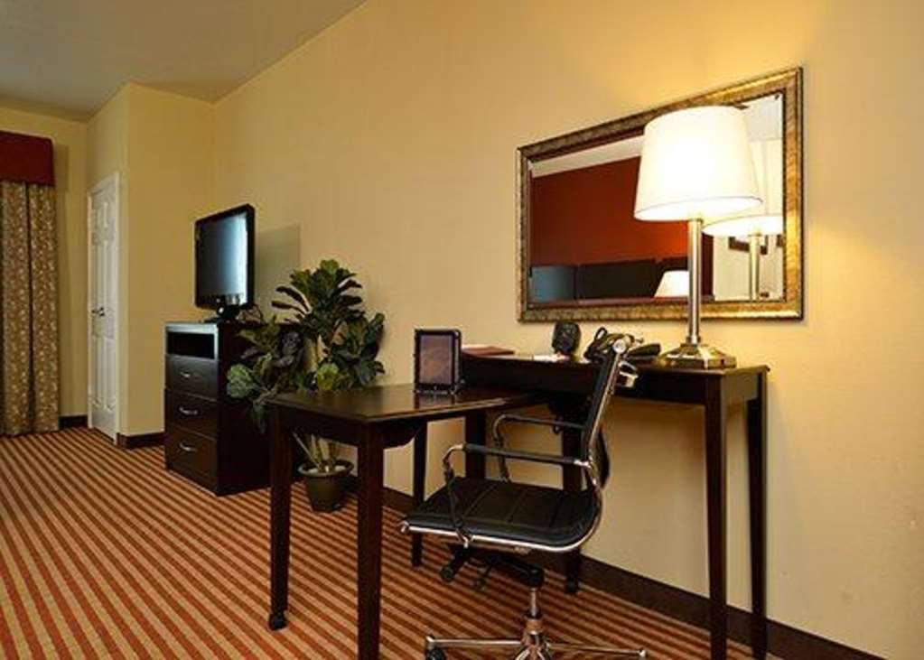 Comfort Suites Bay City East - photo 9