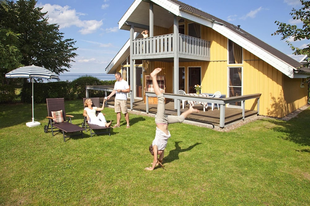Holiday Park Muritz Rechlin nord — 4-Star Luxury Hotel in Rechlin, Germany