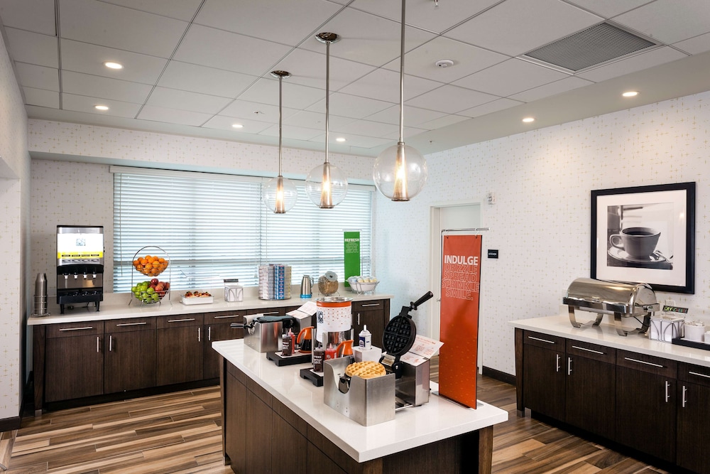 Hampton Inn & Suites by Hilton Seattle Northgate - photo 34