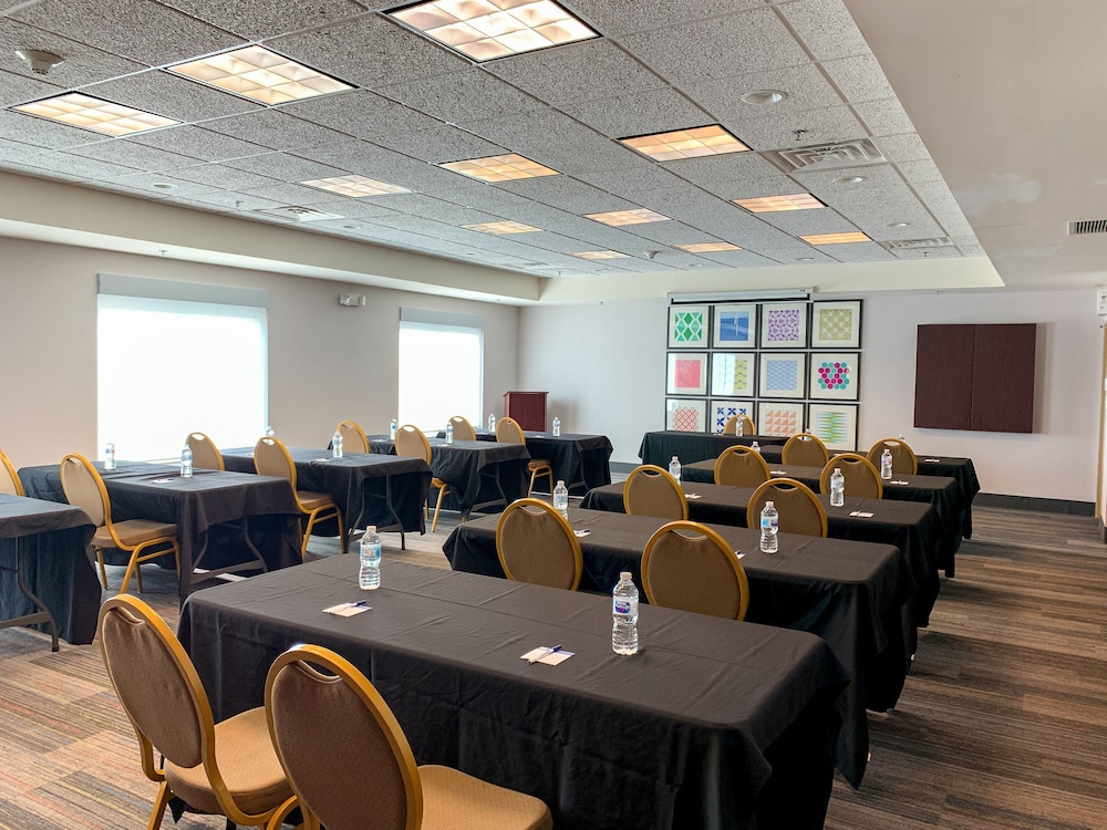 Holiday Inn Express & Suites Lexington Dtwn Area Keenland by IHG - photo 37