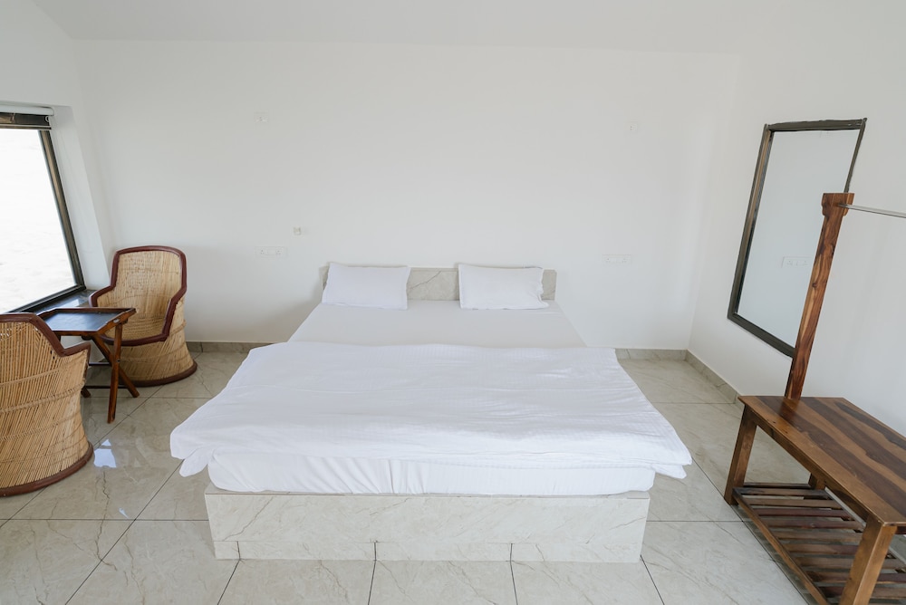 Golden Sands Desert Camp and Resort in Bikaner, India