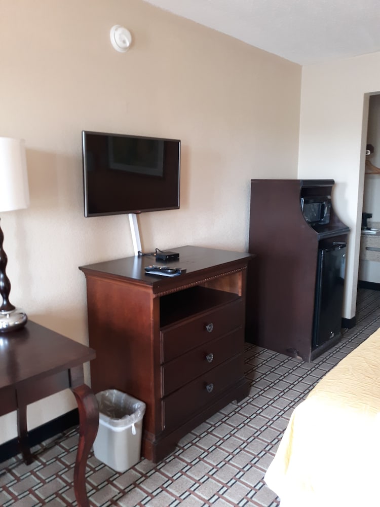 Days Inn by Wyndham Blytheville - photo 27