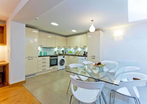 2 Bed Mews House Marylebone — 4-Star Luxury Hotel in London, United Kingdom