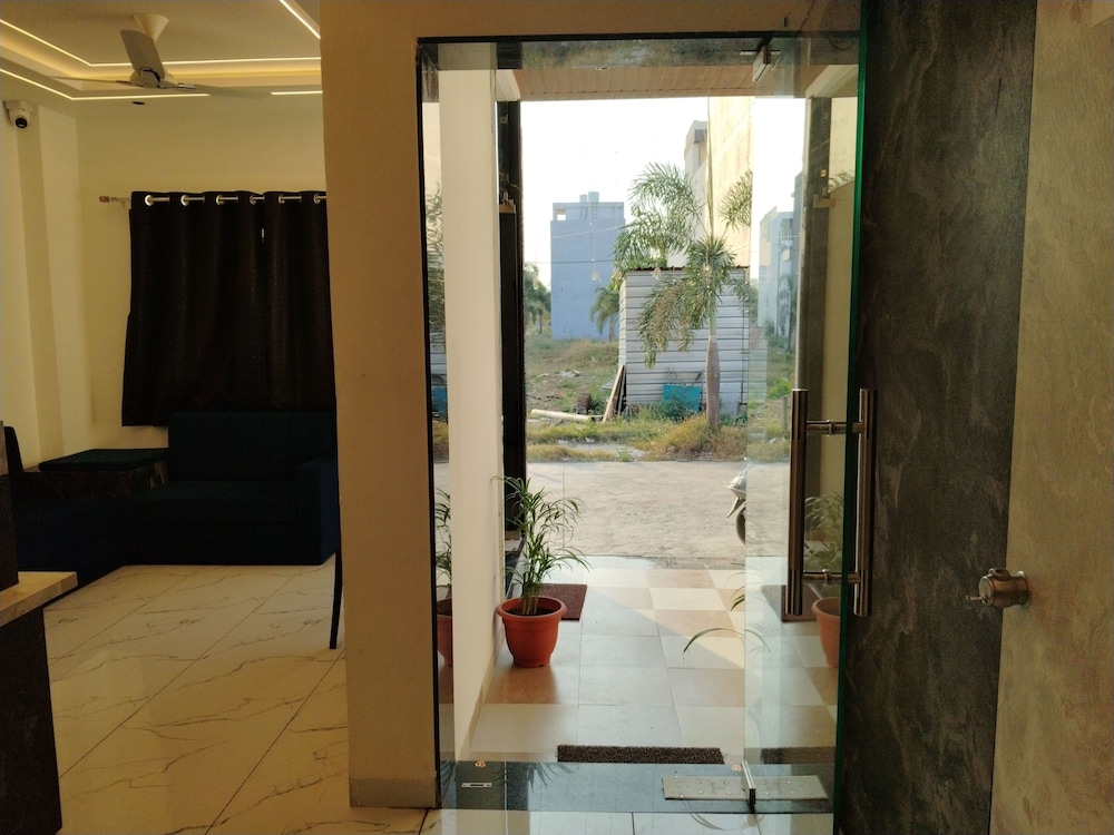 Hotel Blue Paradise — Indore — photo 2