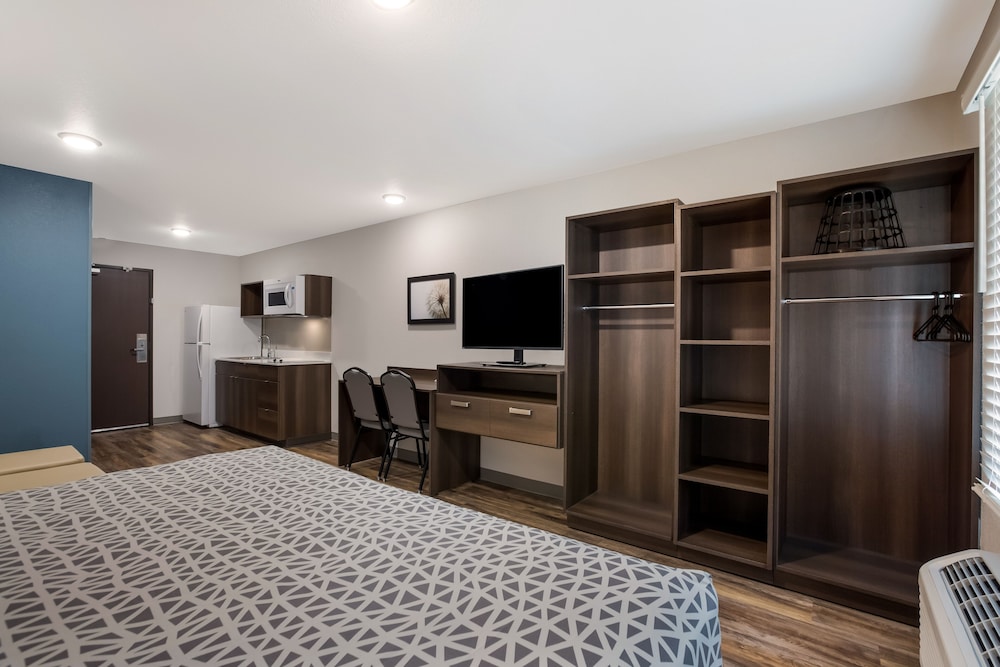 WoodSpring Suites South Brunswick Princeton - photo 17