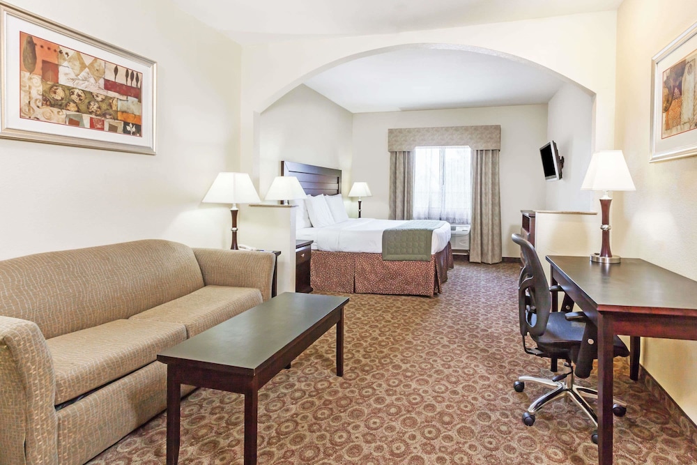 Grander Inn & Suites - photo 35
