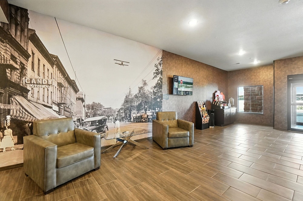 Cobblestone Hotel & Suites Bellefontaine - photo 12