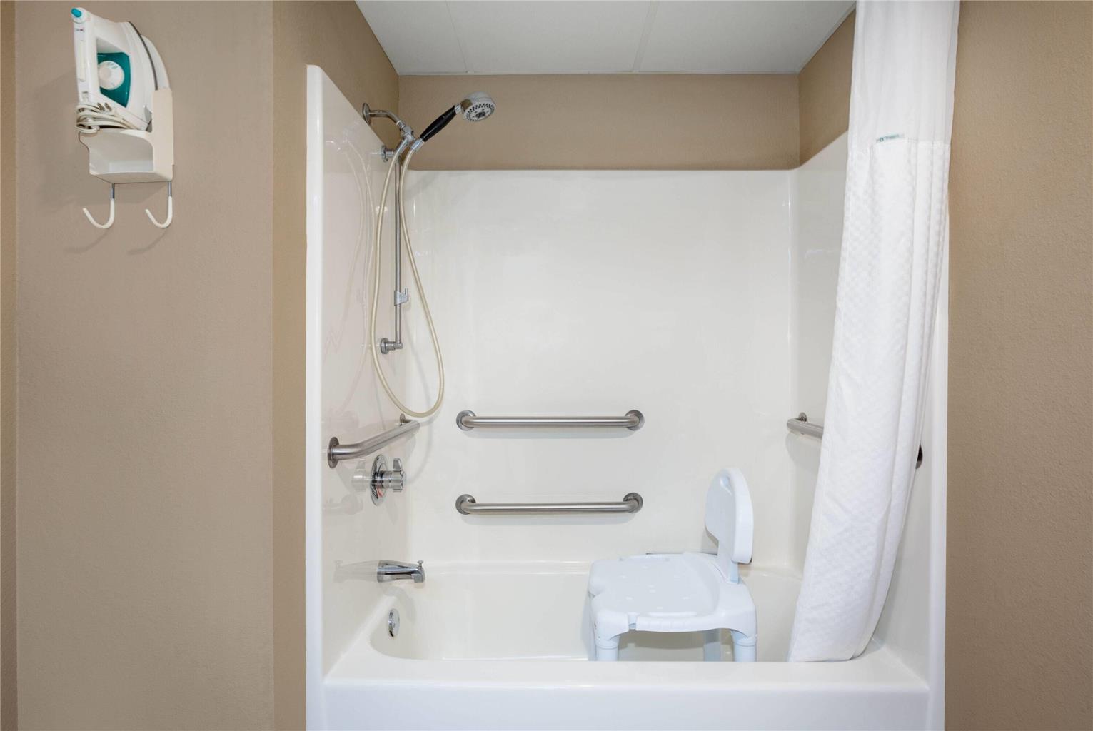 Days Inn & Suites by Wyndham Cuba - photo 17