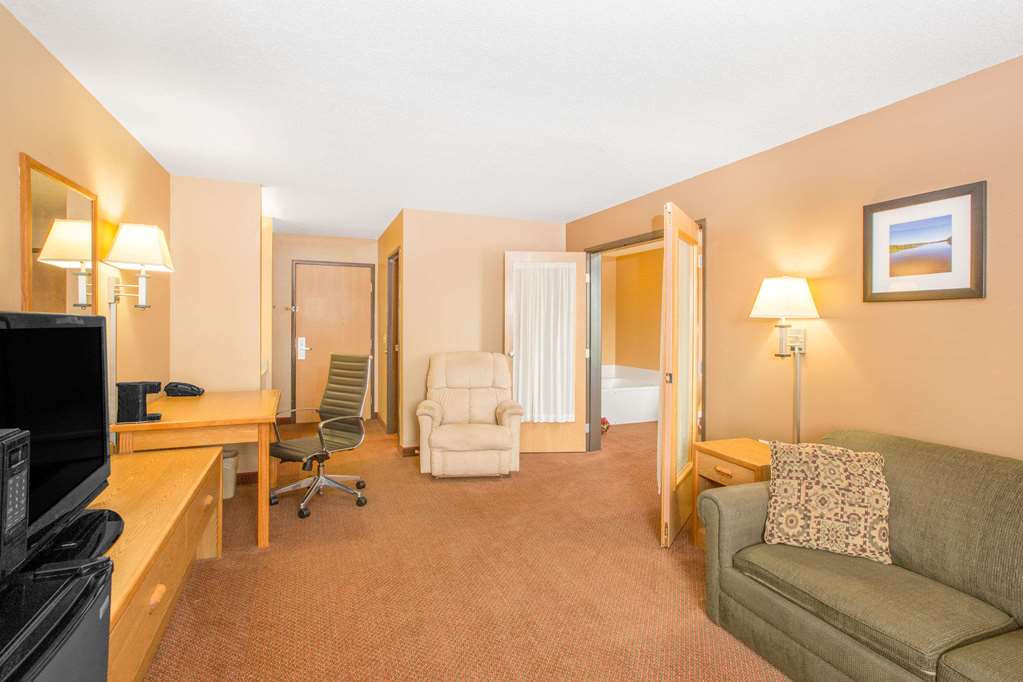 Days Inn by Wyndham Worthington - photo 6
