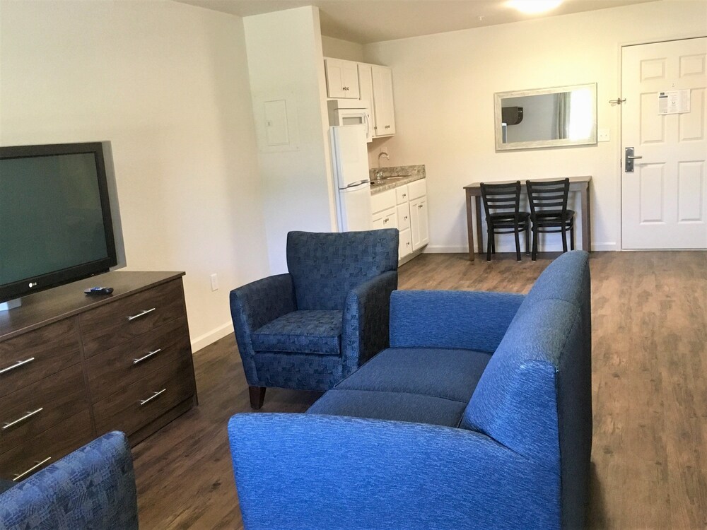 Stay Plus Extended Stay Suites - photo 7