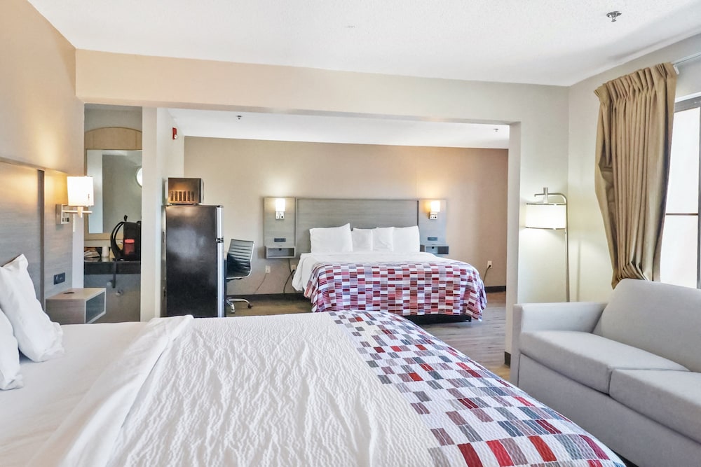 Red Roof Inn & Suites Fayetteville Fort Bragg - photo 11