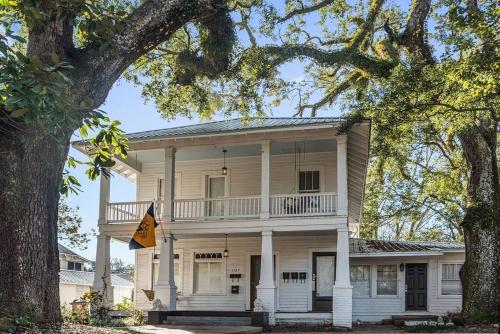 Old Dauphin Way Historic Home Unit 2 — 4-Star Luxury Hotel in Mobile, United States